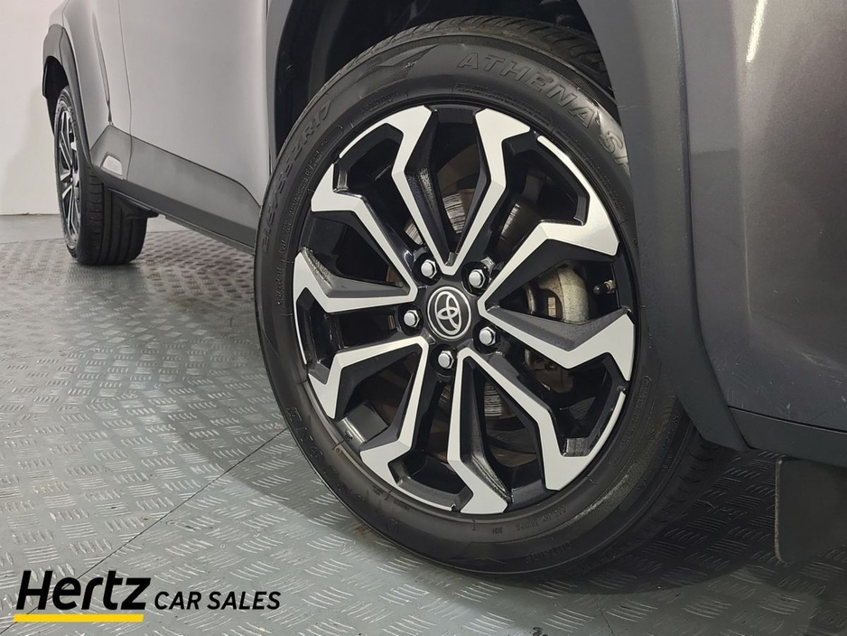 2023 Toyota Yaris Cross - image 6