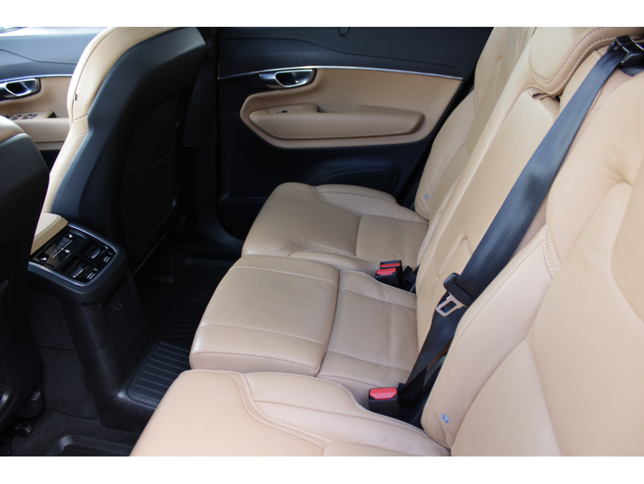 2023 Volvo XC90 - image 22