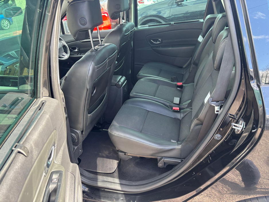 2015 Renault Grand Scenic - image 9