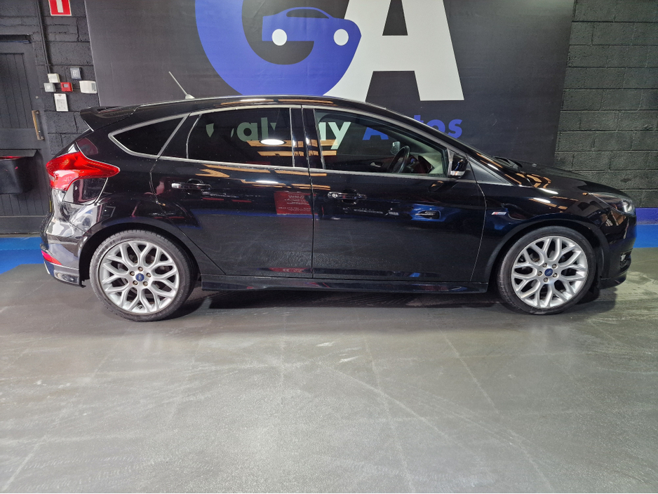 2018 Ford Focus - image 10