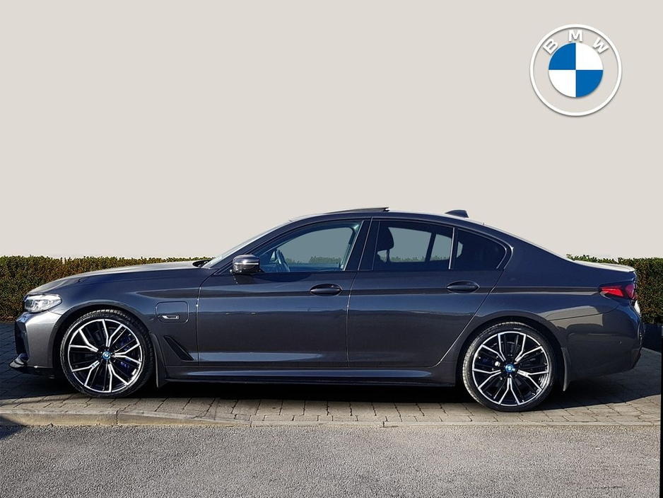 2022 BMW 5 Series - image 3