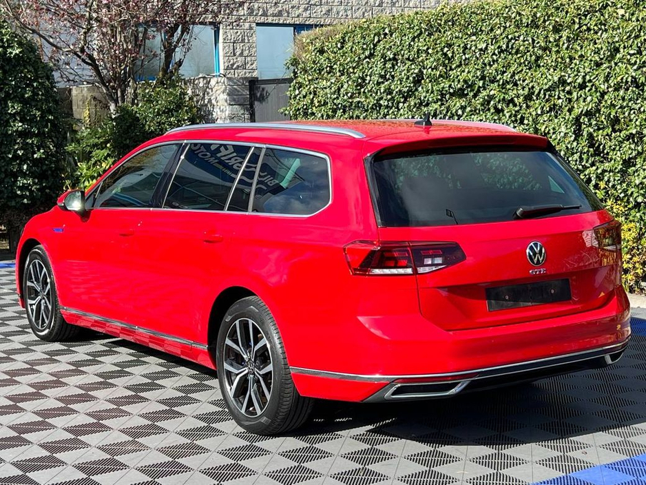 2022 Volkswagen Passat - image 5