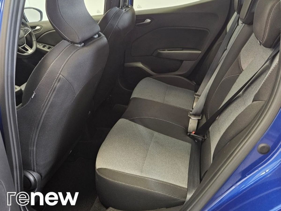 2025 Renault Clio - image 10