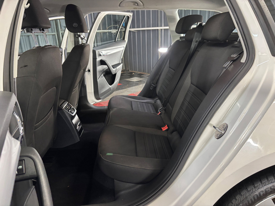 2017 Skoda Octavia - image 14