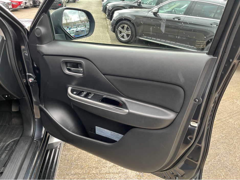 2021 Mitsubishi L200 - image 11