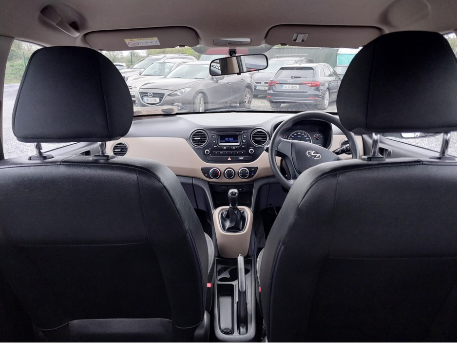 2015 Hyundai i10 - image 16