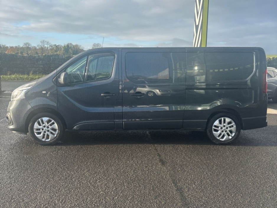 2021 Renault Trafic - image 4
