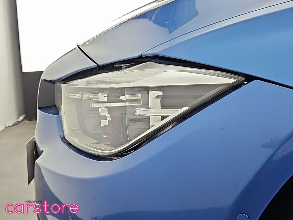 2016 BMW 3 Series - image 18