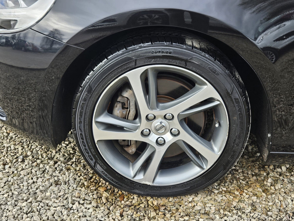 2016 Volvo V40 - image 34