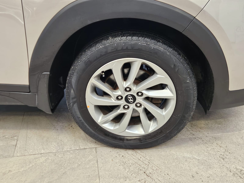 2017 Hyundai Tucson - image 5