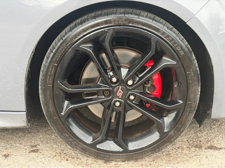 2017 Ford Focus - image 11