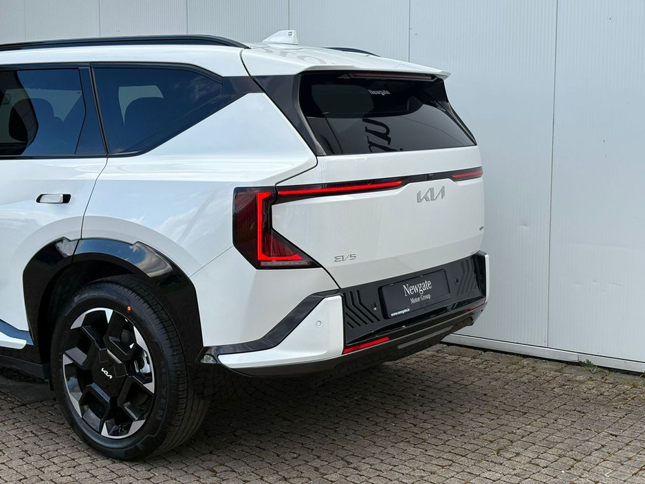 2026 Kia EV5 - image 9