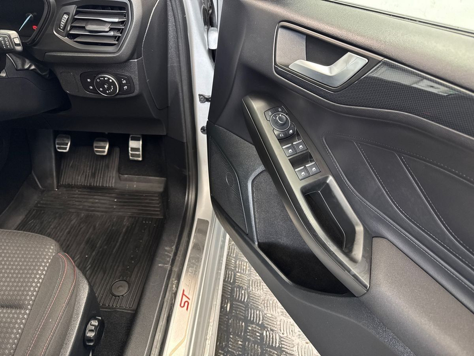 2025 Ford Focus - image 11