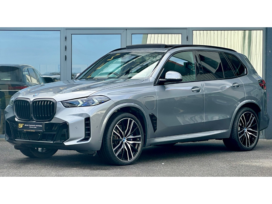 2025 BMW X5 - image 2