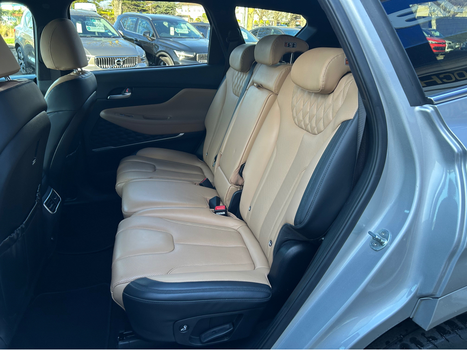 2022 Hyundai Santa Fe - image 12