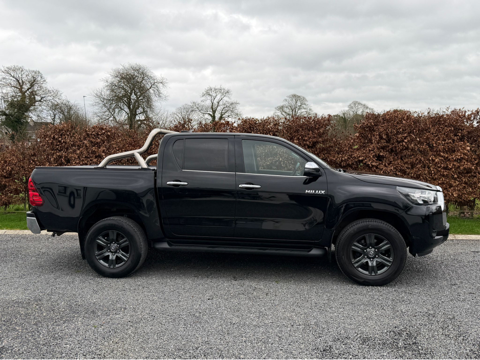 2022 Toyota Hilux - image 2