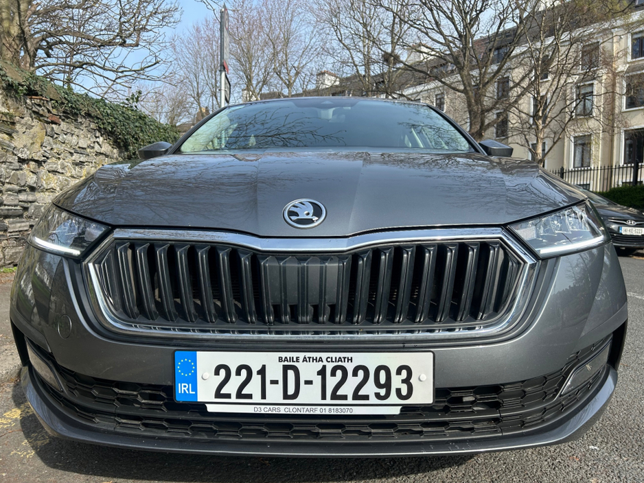2022 Skoda Octavia - image 2