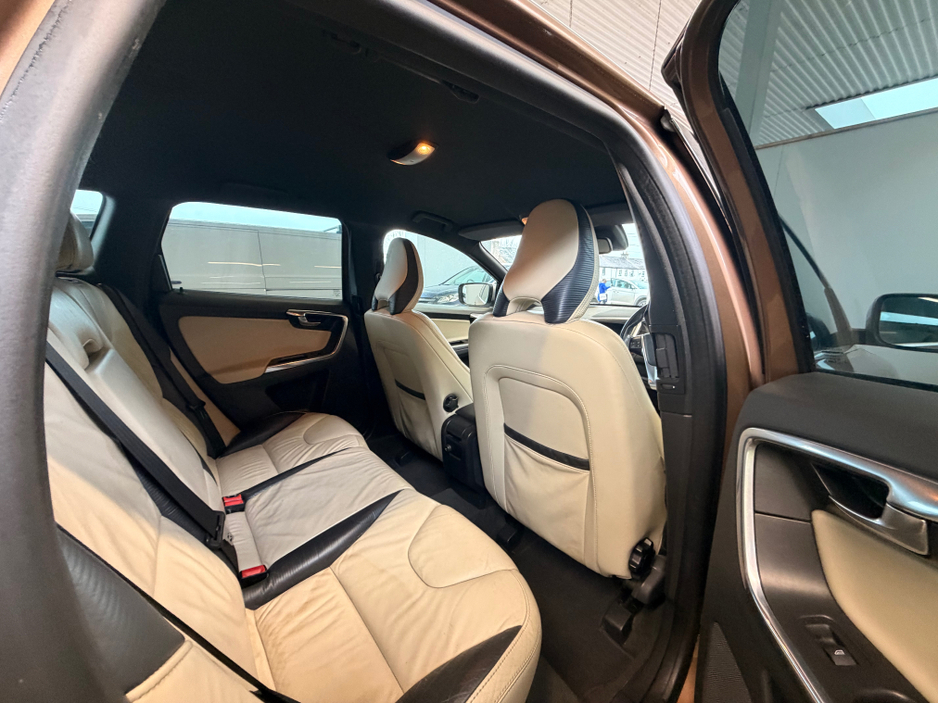 2013 Volvo XC60 - image 10