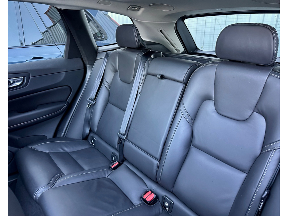 2025 Volvo XC60 - image 20