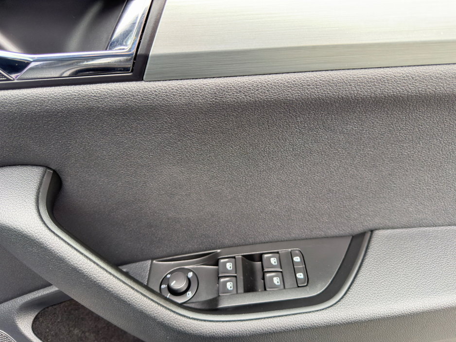 2018 Skoda Superb - image 29