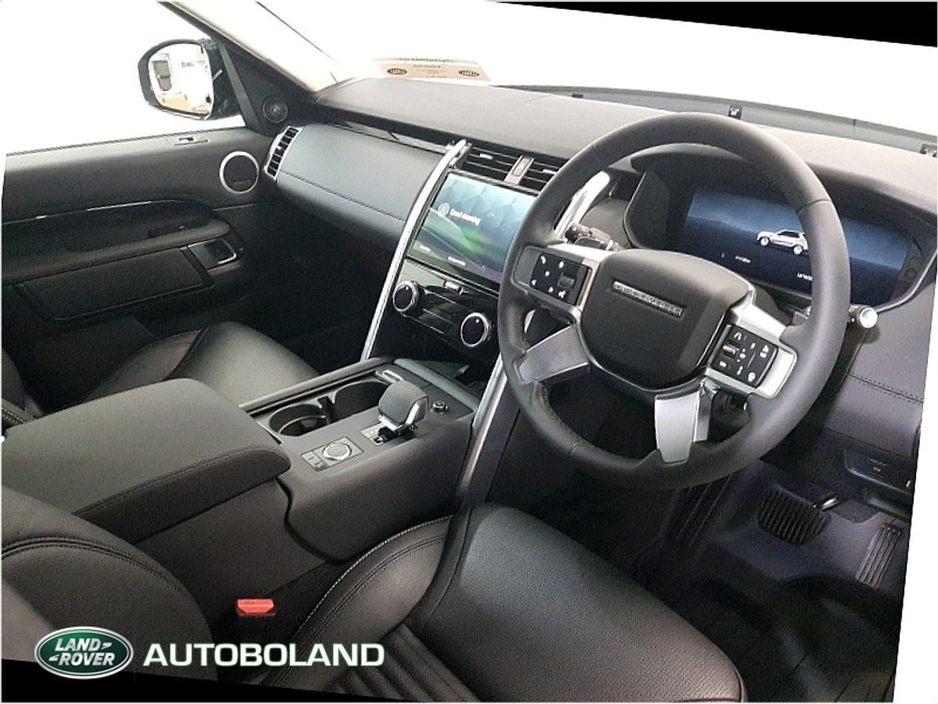 2022 Land Rover Discovery - image 9