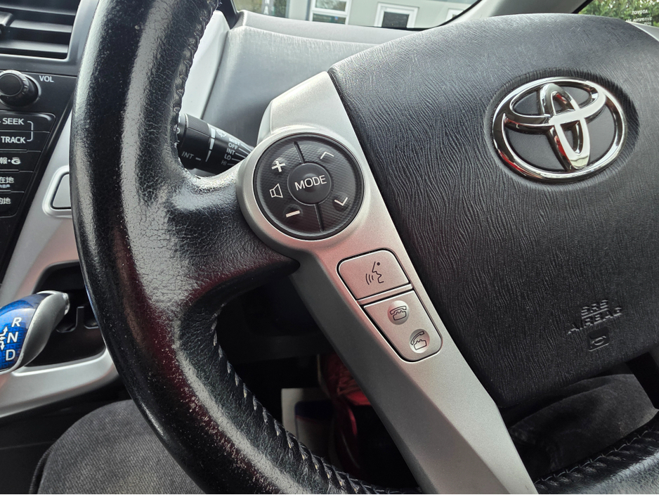 2013 Toyota Prius Alpha - image 17