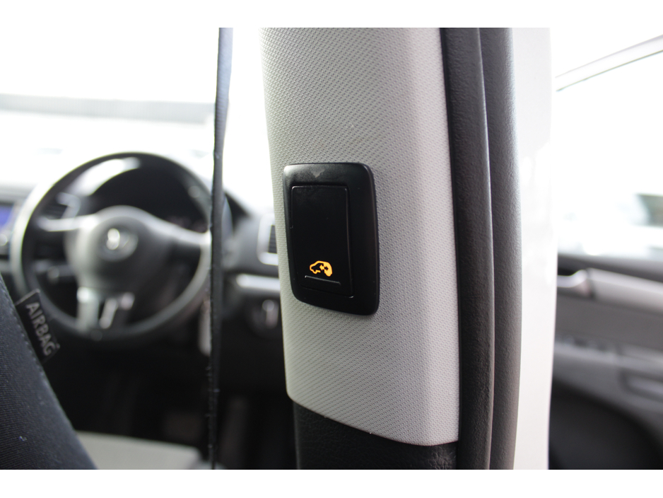 2014 Volkswagen Sharan - image 19