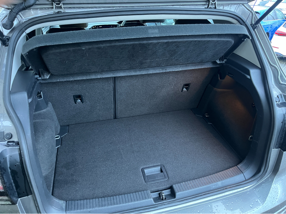 2020 Volkswagen T-Cross R-LINE 1.0 TSI PETROL MANUAL //SAT NAV//ADAPTIVE CRUISE CONTROL//REVERSE CAMERA// €18,950