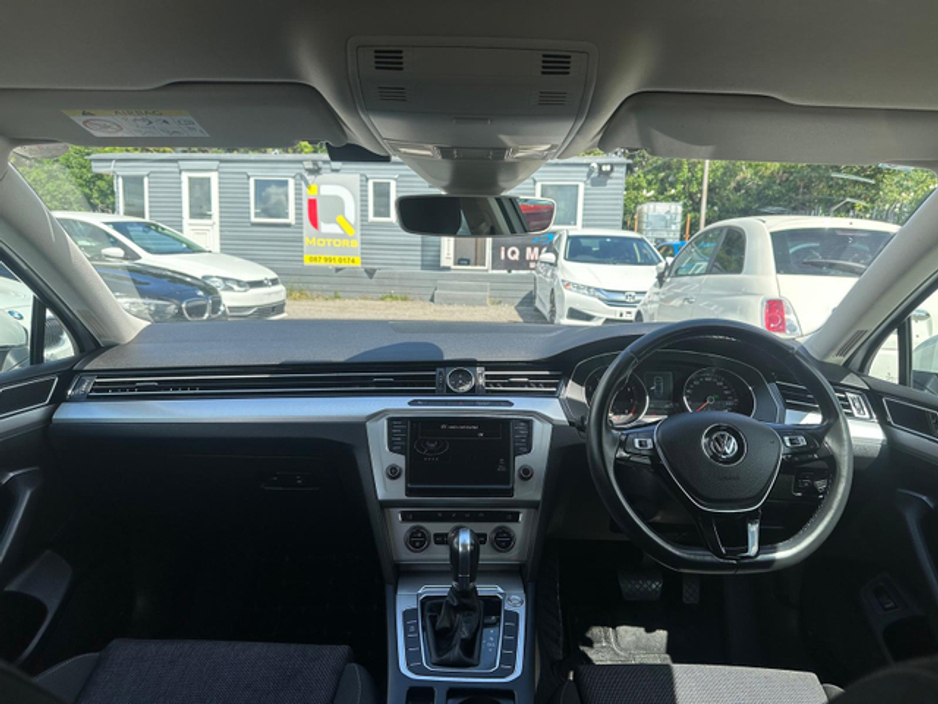 2016 Volkswagen Passat - image 17