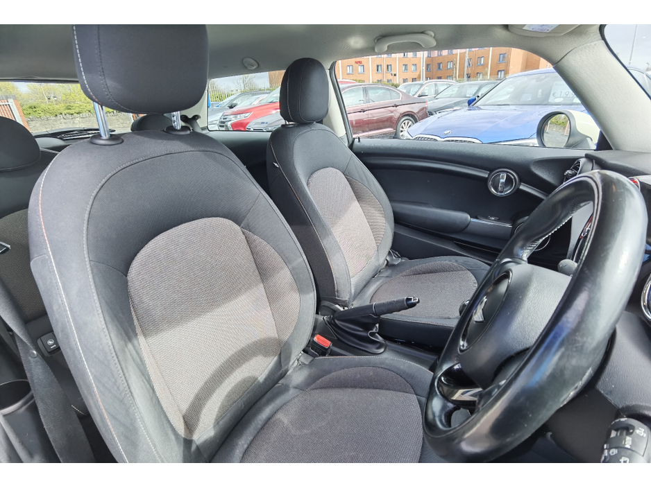 2014 MINI One - image 9