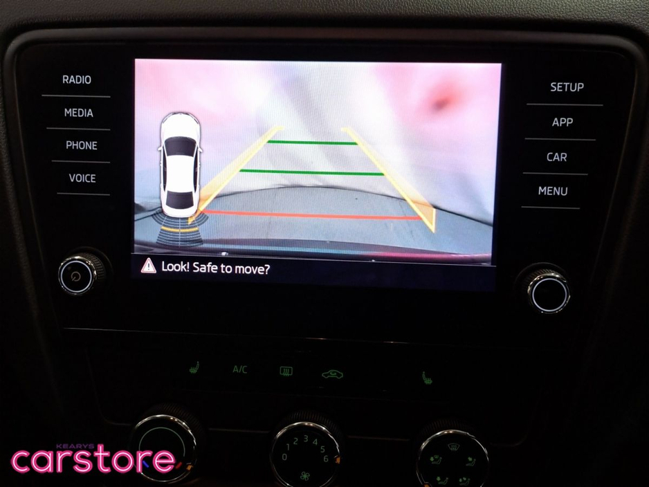 2020 Skoda Octavia - image 21