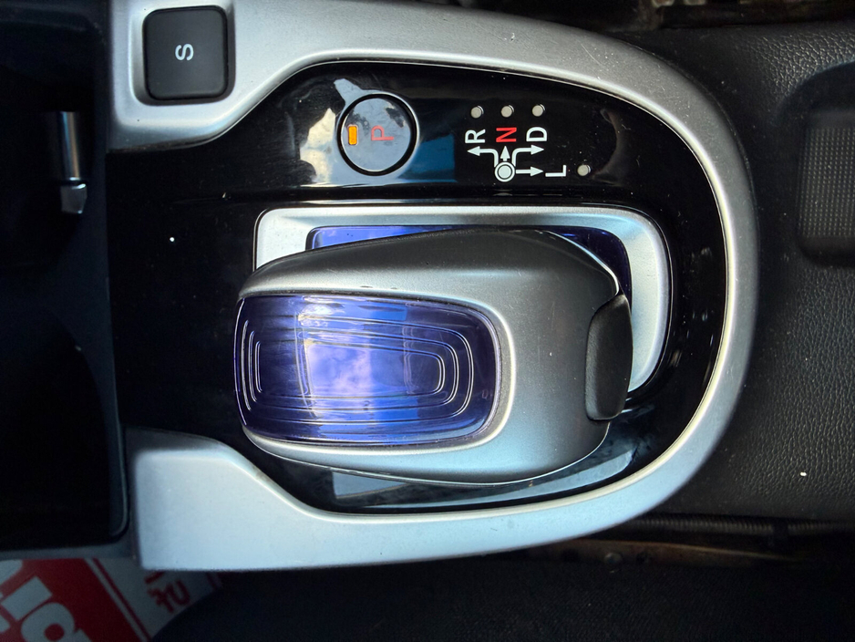 2016 Honda Fit - image 10