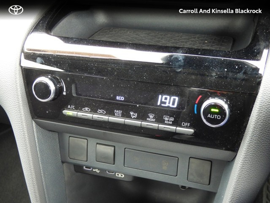 2022 Toyota Yaris Cross Hybrid Luna €25,950