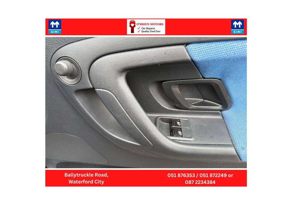 2012 Skoda Fabia - image 12