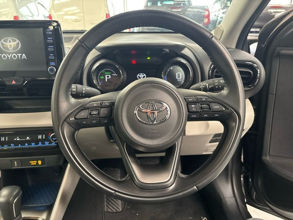 2023 Toyota Yaris - image 9