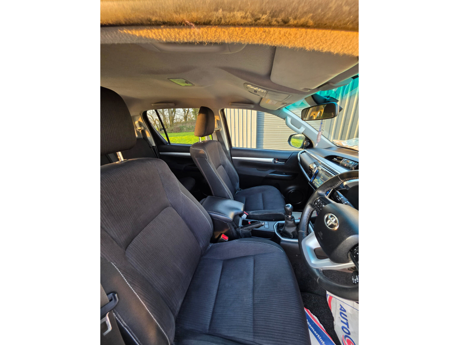 2019 Toyota Hilux - image 11