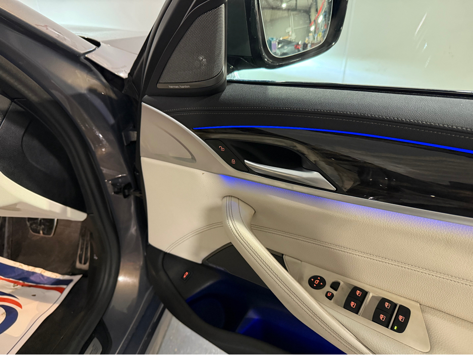 2023 BMW 5 Series - image 18