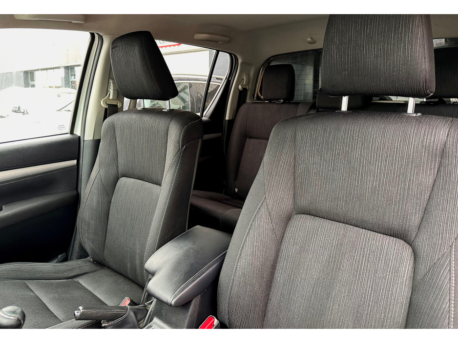 2021 Toyota Hilux - image 7