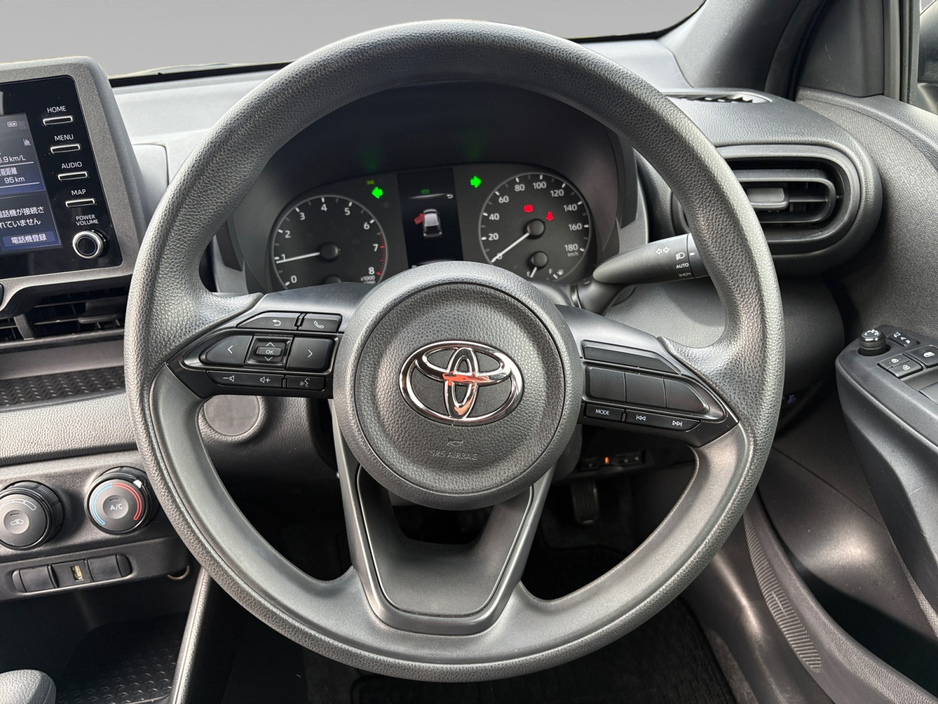 2020 Toyota Yaris - image 13