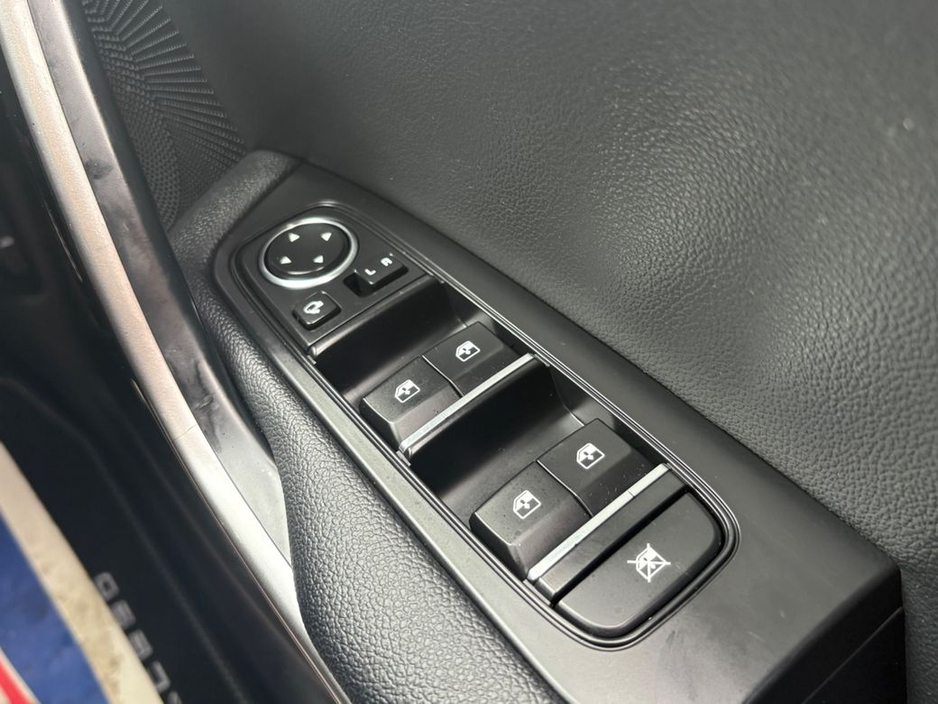 2023 Kia XCeed - image 11