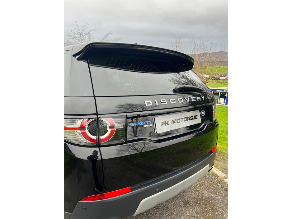 2018 Land Rover Discovery Sport - image 4