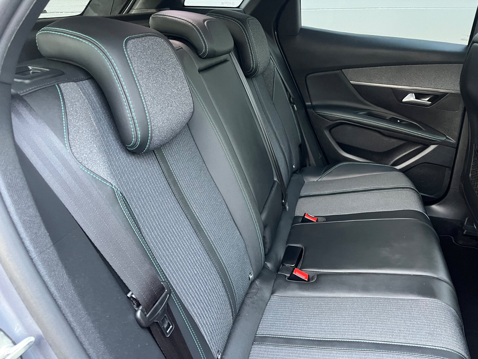 2021 Peugeot 3008 - image 8