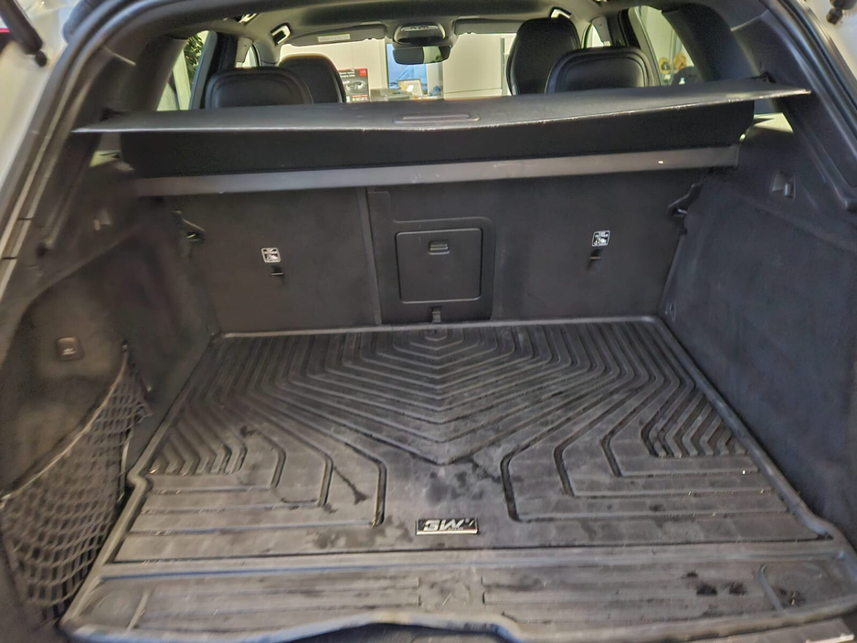 2021 Volvo XC60 - image 5