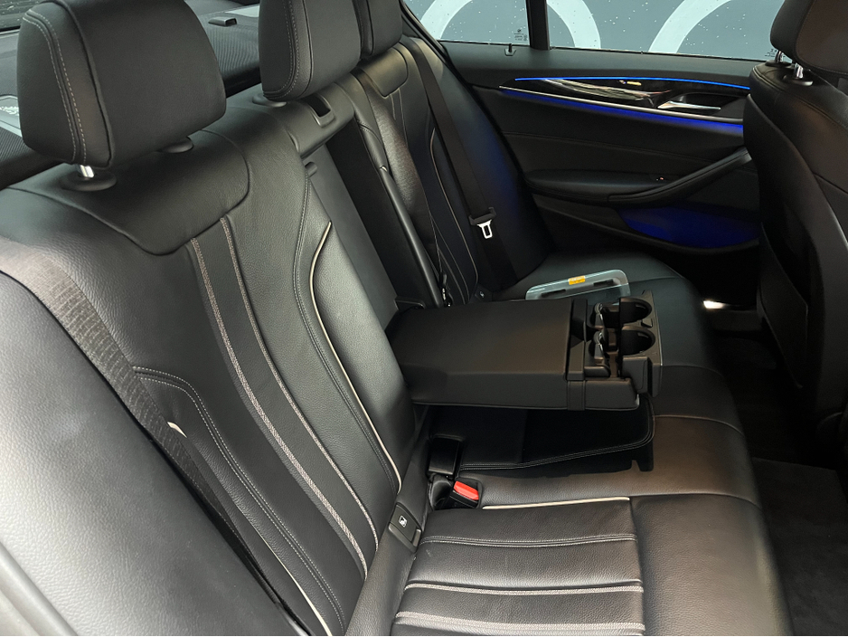 2019 BMW 5 Series - image 16