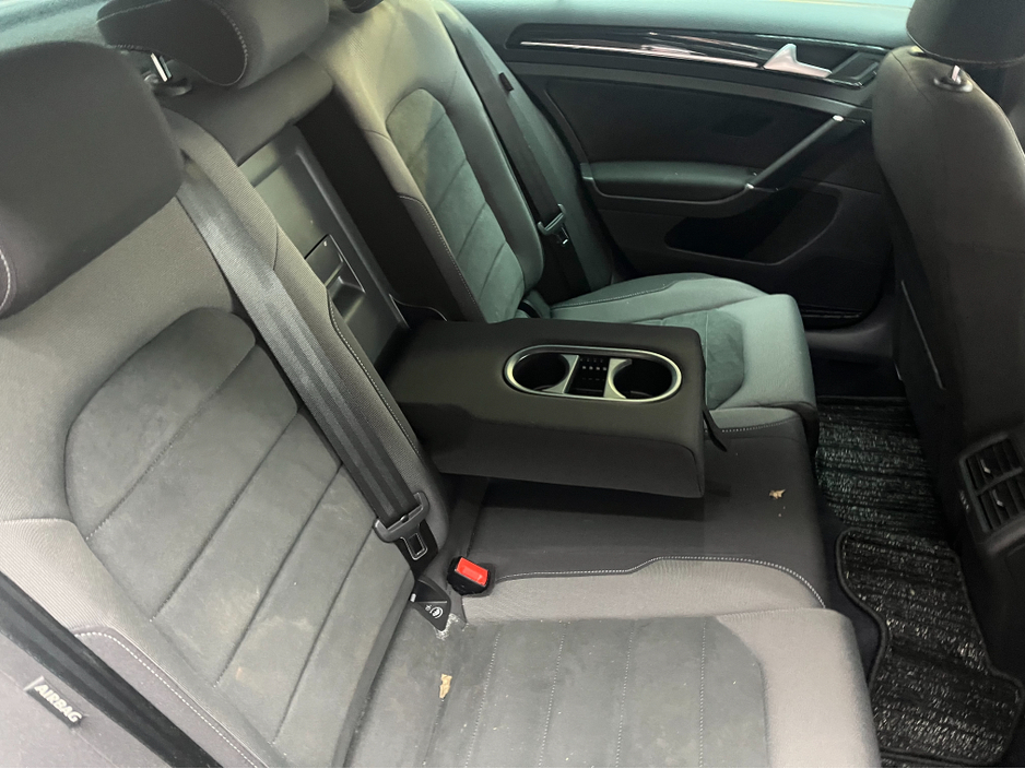 2017 Volkswagen Golf - image 11