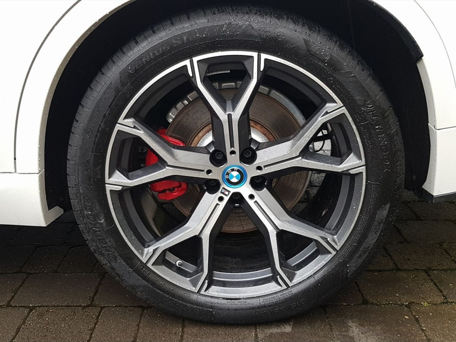 2025 BMW X5 - image 12