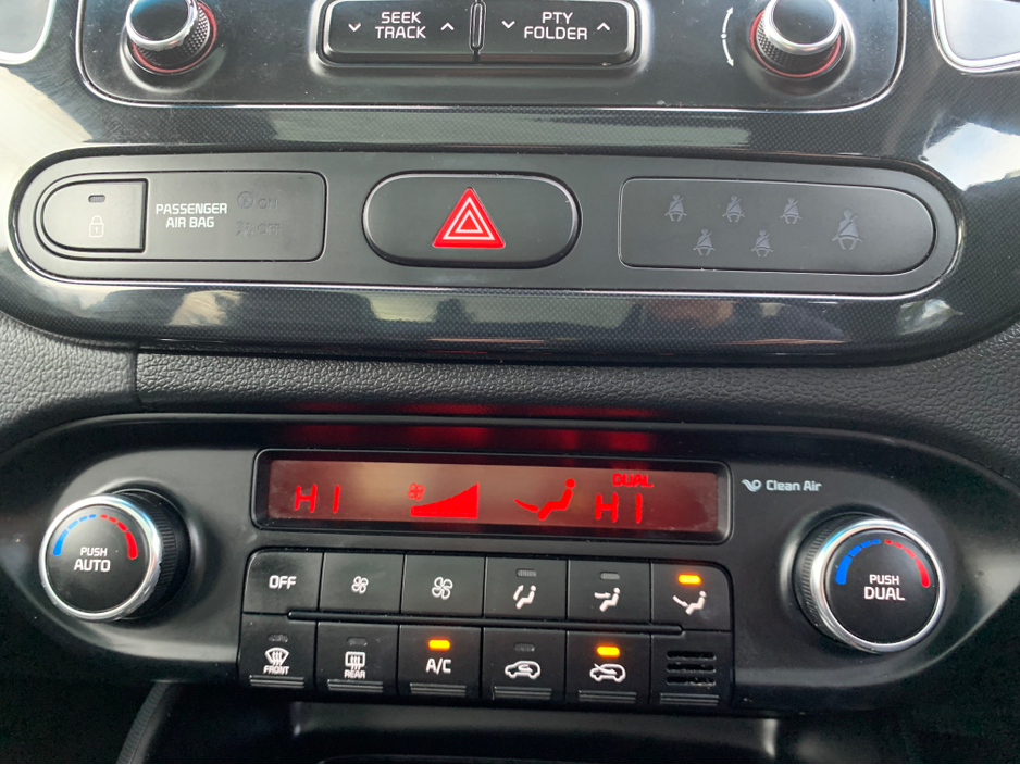 2017 Kia Carens OR RONDO PLATINUM PE 5DR €11,995