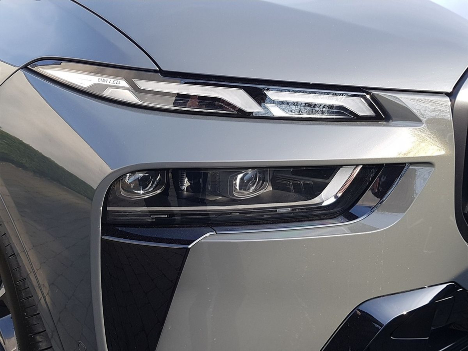 2026 BMW X7 - image 19