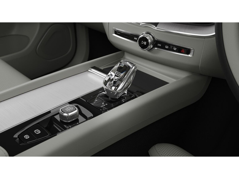 2026 Volvo XC60 - image 9