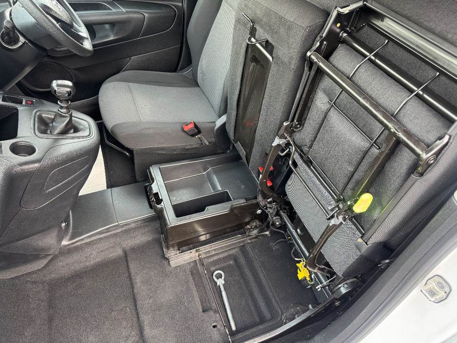 2022 Opel Combo - image 21